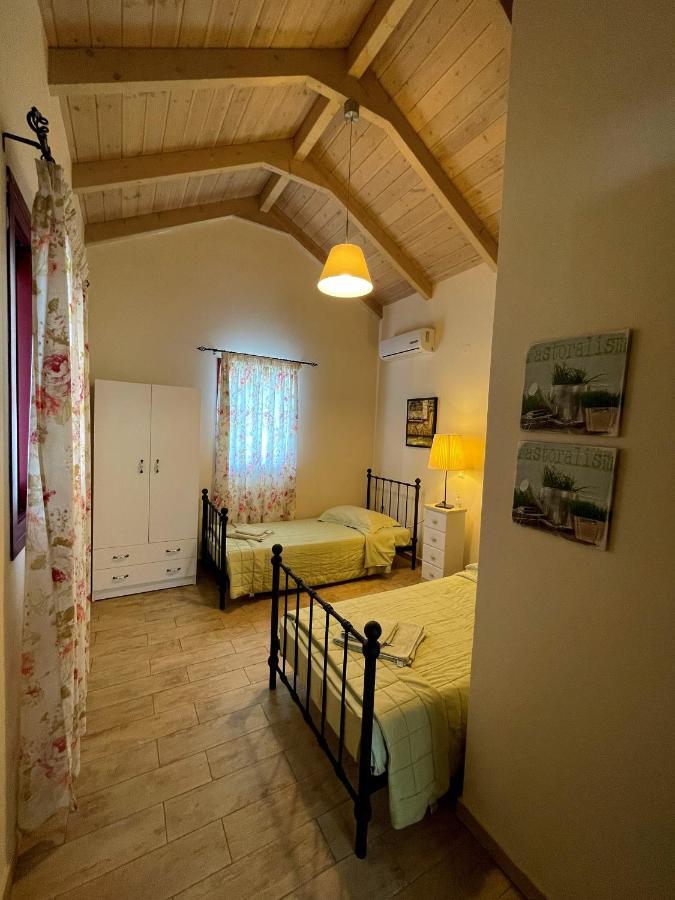 Villa Cottage Kantrillies Fokata Esterno foto